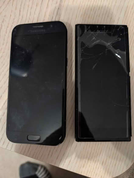 Photo of free Old Broken Samsung and Sony Mobile Photos (Putnoe MK41) #2