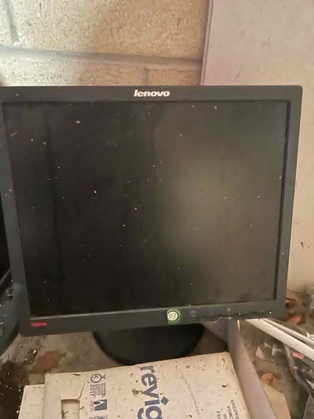 Photo of free Le novo computer screen (Shotover OX3) #1