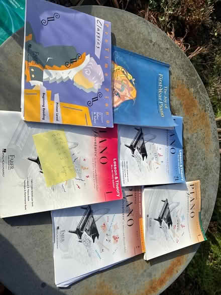 Photo of free Beginner’s Piano books (Ullesthorpe LE17) #1