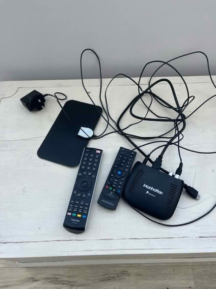 Photo of free 36inch Toshiba tv stand + freeview (SW19) #4