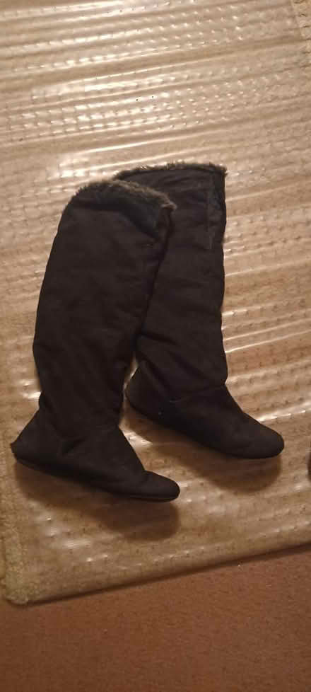 Photo of free Fur boots, size 8.5 (Northern va) #3