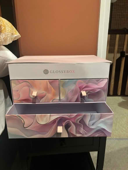 Photo of free Empty glossy box (Hampton Peterborough) #4