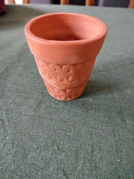 Photo of free Small terracotta plant pot (Benslow SG5) #1