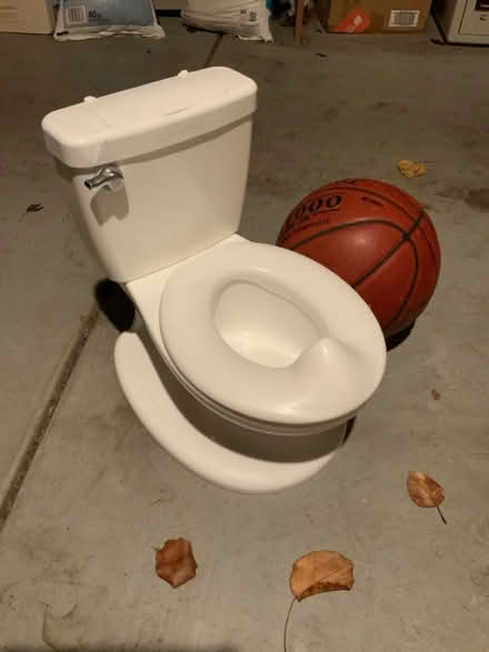 Photo of free training toilet, makes flush sound (Bowers x El Camino) #1