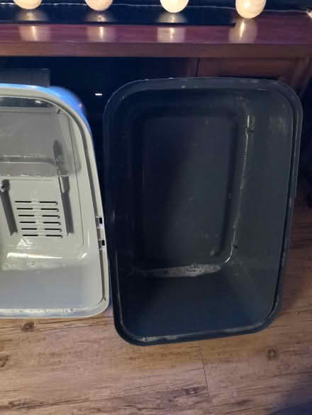 Photo of free 2 x cat trays (FY4) #1