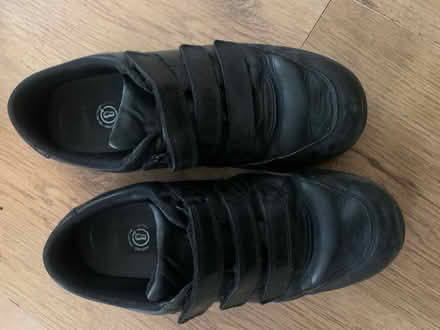 Photo of free School shoes 5 1/2 (GU12) #1