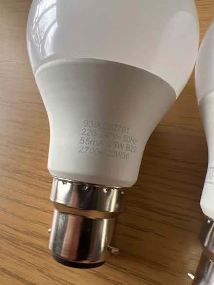 Photo of free LED and incandescent bulbs (Shenfield CM13) #2