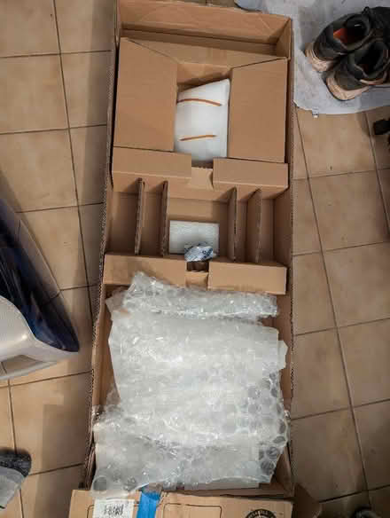 Photo of free Shipping box for electric guitar (Frenchay BS16) #2