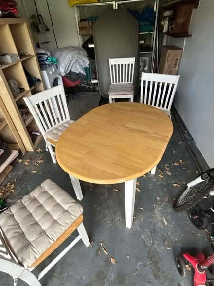 Photo of free Table for 4-6 in good condition (Streatham Common) #1