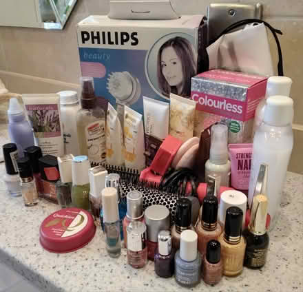 Photo of free Cosmetic/Hair Accessories (DA1) #4