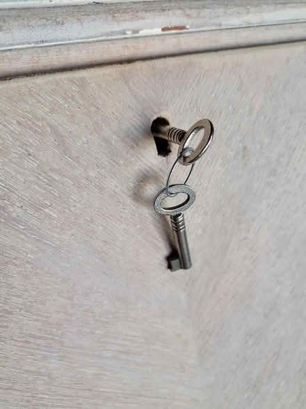 Photo of free Desk (Hoddesdon EN11) #4