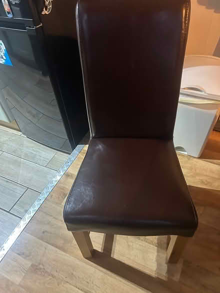 Photo of free 6 dining chairs (LU5) #2