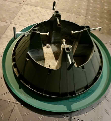 Photo of free Tree Stand off Clarks Crossing (Vienna) #1