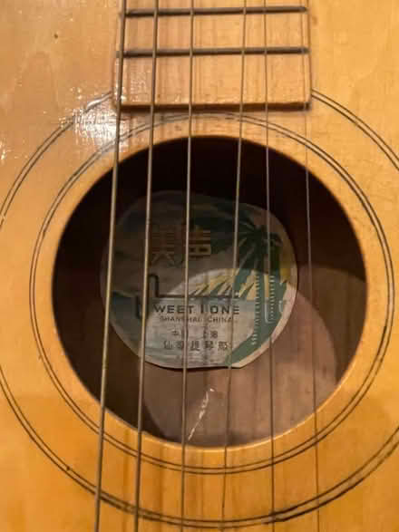 Photo of free Guitar with set of strings (Hanover BN2) #3