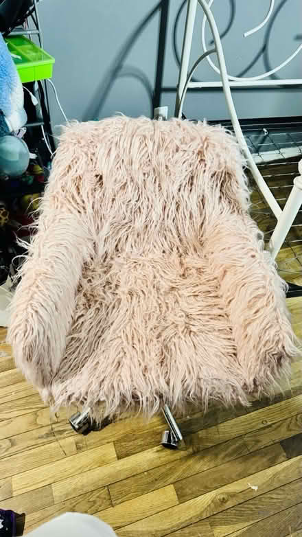 Photo of free Pink fuzzy kids chair (Queens) #1
