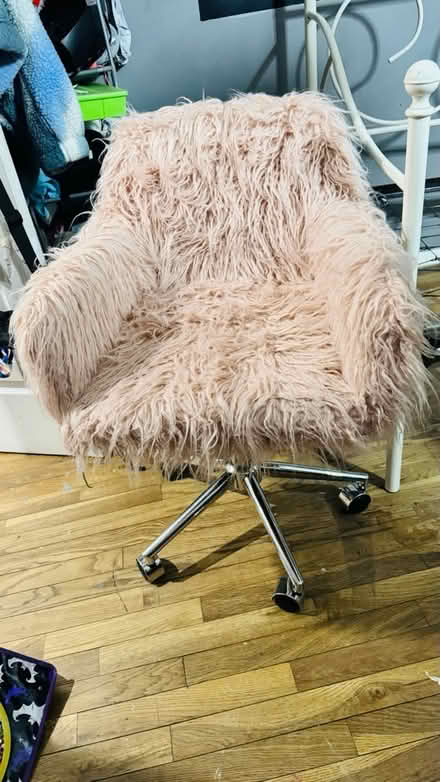 Photo of free Pink fuzzy kids chair (Queens) #2