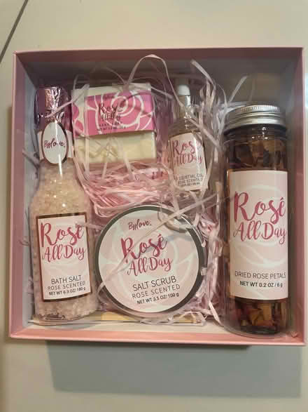 Photo of free Rose bath kit (MK11 Fairfields) #1
