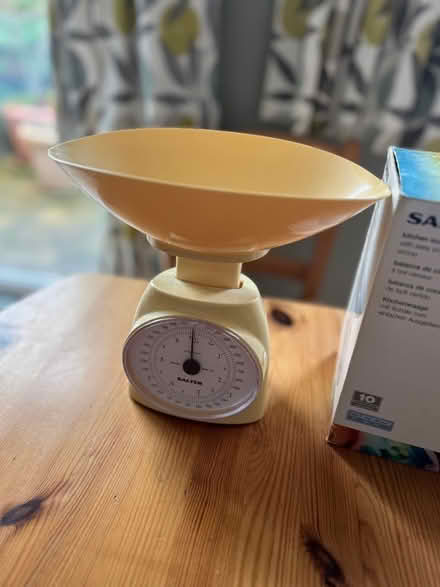 Photo of free salter kitchen scales and a potato masher. (Hoddesdon EN11) #2