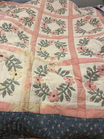 Photo of free Queen size quilt needing TLC (Hintonburg) #1