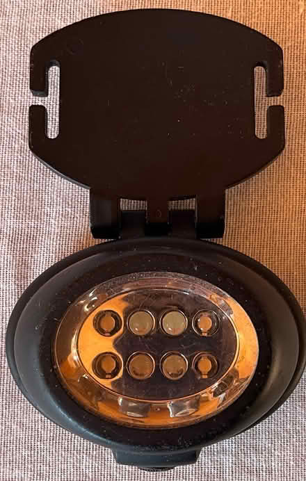 Photo of free Light (N Leverett) #1