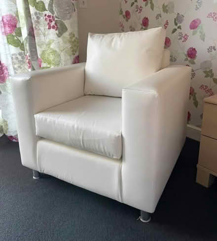 Photo of free White armchair in immaculate condition (Tollesbury CM9) #1