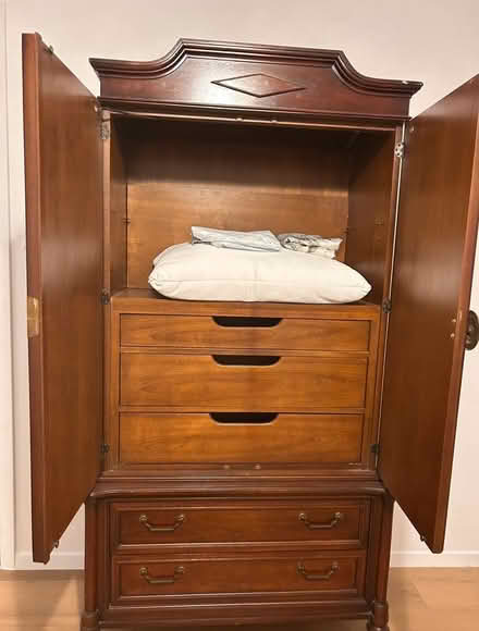 Photo of free Antique bedroom set FULL size (temple Tx 76502) #2