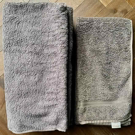 Photo of free set of two bath sheet and two hand towels (Central Liverpool L1) #1