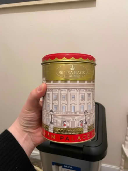 Photo of free Buckingham Palace tea caddy (Camberwell SE5) #1