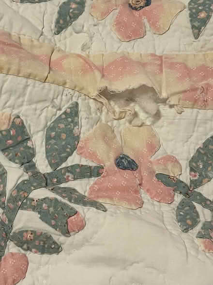 Photo of free Queen size quilt needing TLC (Hintonburg) #2