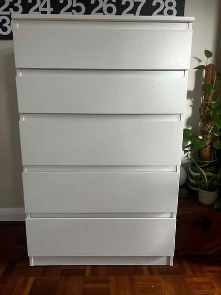 Photo of free White chest of drawers (Barnes SW15) #1