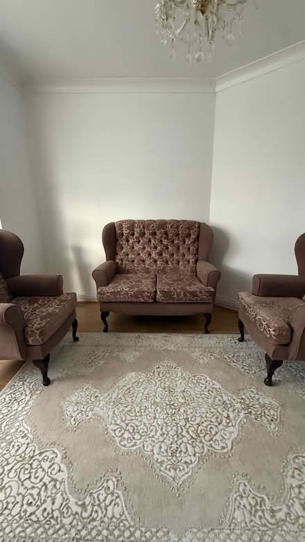 Photo of free 3 piece set 1 sofa and 2 armchairs (Addiscombe, CR0) #2