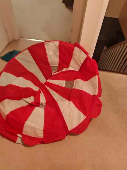 Photo of free Kids tent, ball pit, balls (Marcham OX13) #2