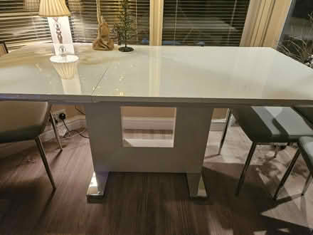 Photo of free Dining room table (Wokingham) #1