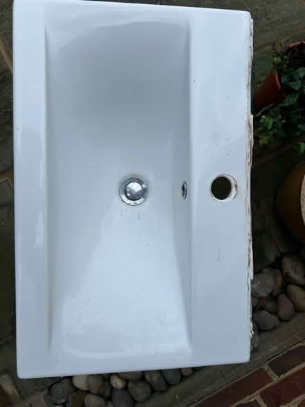 Photo of free White imperfect ceramic basin (Hook KT9) #1