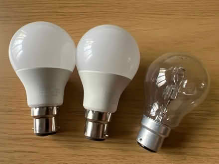 Photo of free LED and incandescent bulbs (Shenfield CM13) #1