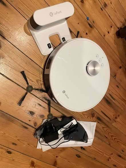 Photo of free NEEDS REPAIR* Robot vacuum+mop (Brockley, SE4 near overground) #1