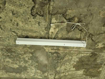 Photo of free 4' fluorescent light (denver) #2