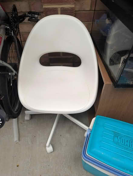 Photo of free White chair (Brooklands LU7) #1