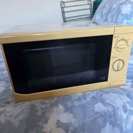 Photo of free Microwave (Penarth CF64) #1