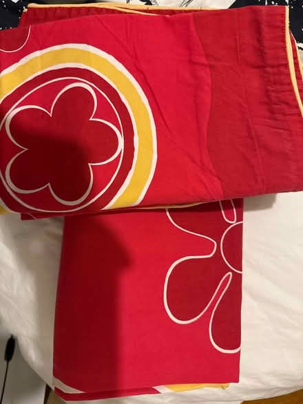Photo of free Double bedsheets and pillowcases (N14 6BZ) #1