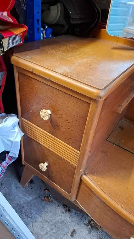 Photo of free vintage dressing table (Harrow on The Hill) #3