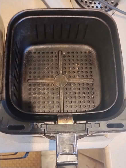 Photo of free Air Fryer (Chesterfield S40) #2