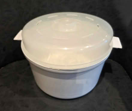 Photo of free Plastic microwave bowl with lid (Frimley) #1
