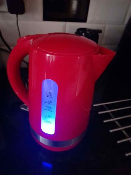 Photo of free Red kettle (Courthouse Green CV6) #1