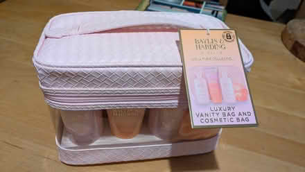 Photo of free Bayliss and Harding Luxury Vanity Bag and Cosmetic Bag (Walkley S6) #1