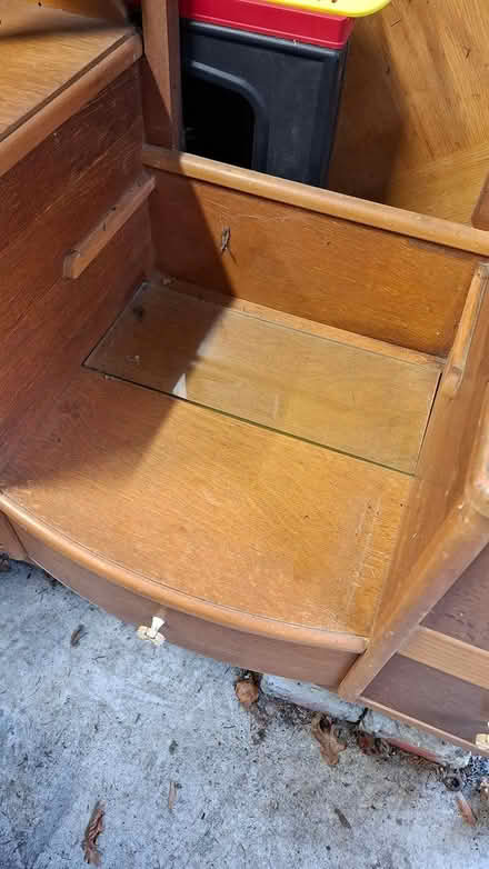Photo of free vintage dressing table (Harrow on The Hill) #4