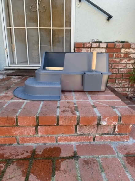 Photo of free Litterbox (Burbank Glendale N Hollywood) #1