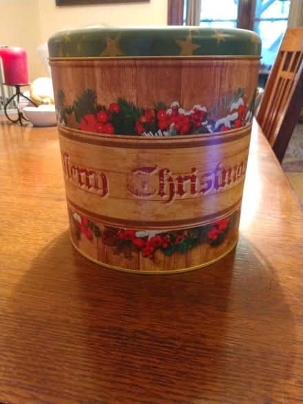Photo of free Christmas cookie tin (Hill East DC) #1