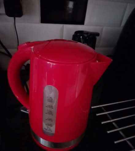 Photo of free Red kettle (Courthouse Green CV6) #2