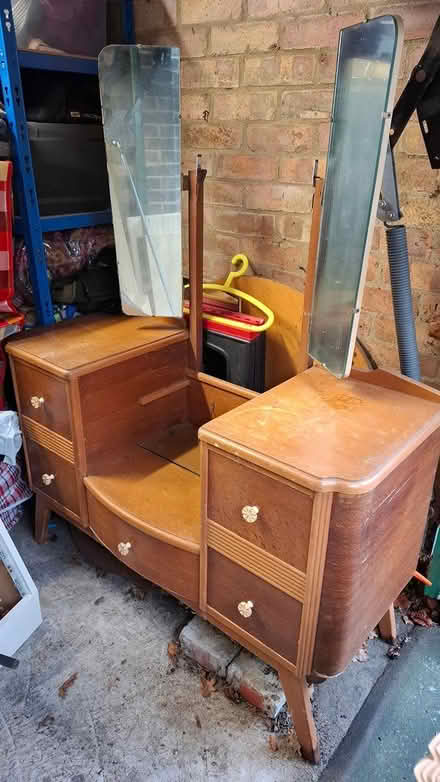 Photo of free vintage dressing table (Harrow on The Hill) #1